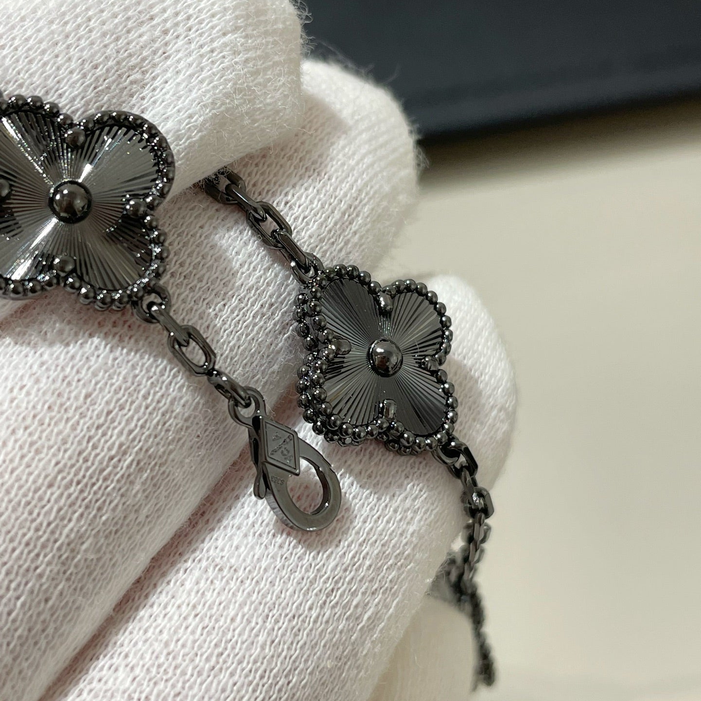 [Clover-Jewelry]CLOVER 5 MOTIF BLACK BRACELET