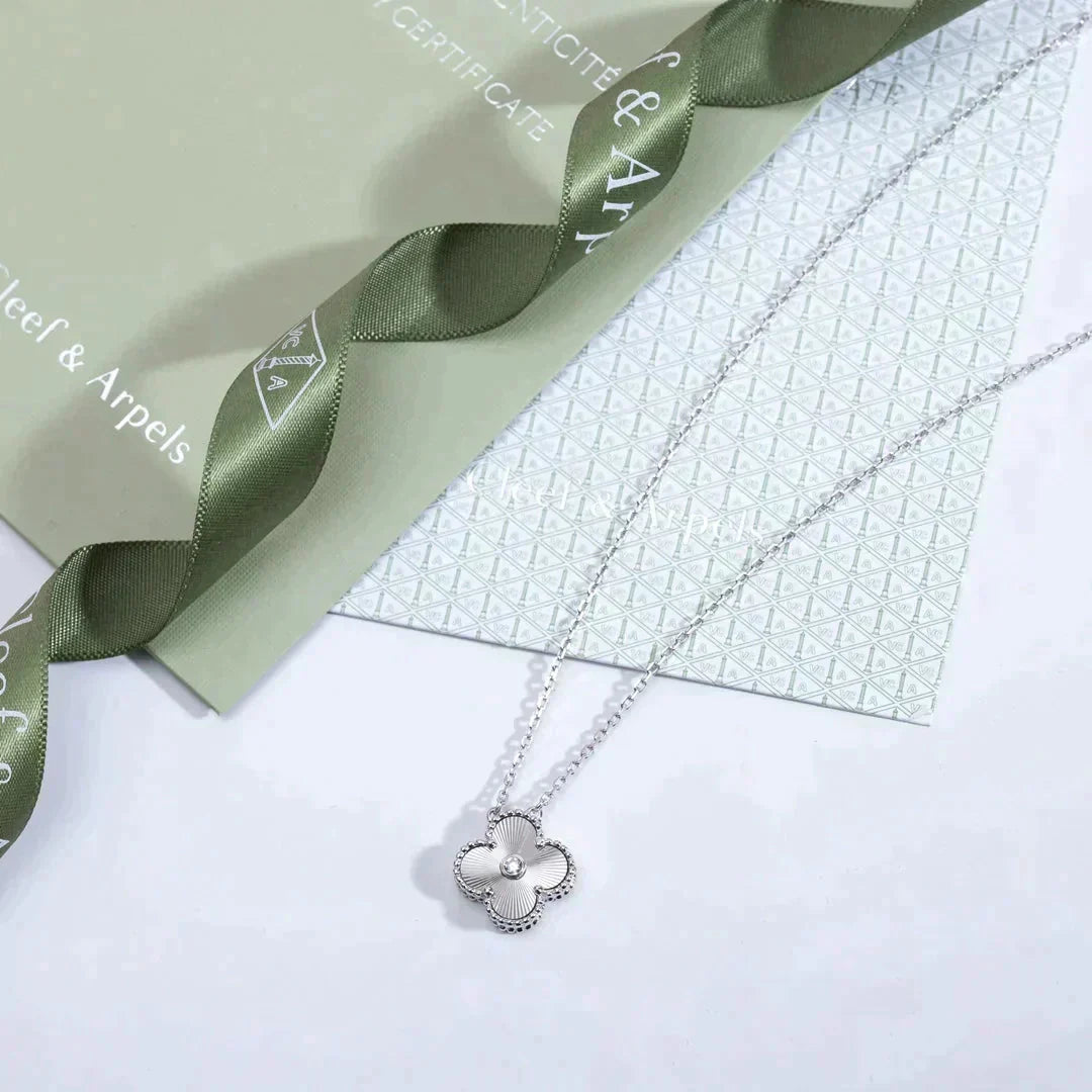 [Clover-Jewelry]CLOVER  15MM DIAMOND LASER NECKLACE SILVER