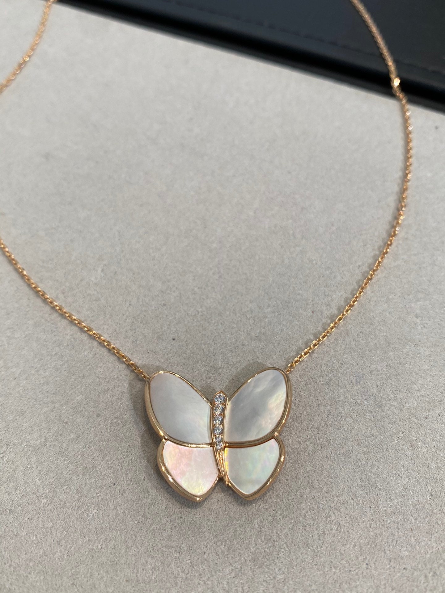 [Clover-Jewelry]BUTTERFLY GOLD MOP DIAMOND NECKLACE