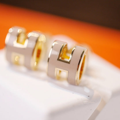 [Clover-Jewelry]MINI POP H GOLD EARRINGS GREY