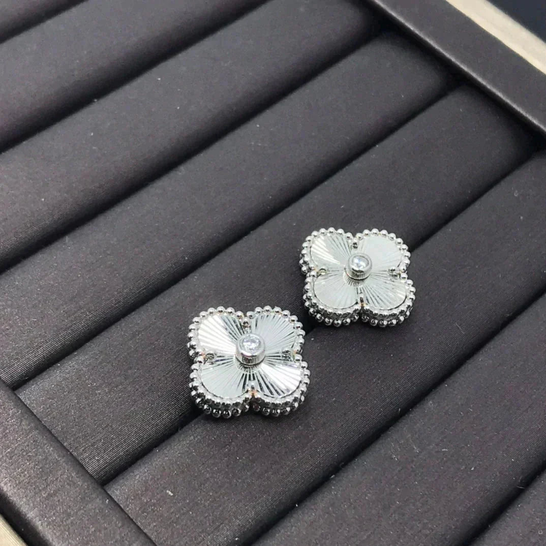 [Clover-Jewelry]CLOVER MINI 9.5MM LASER EARRINGS