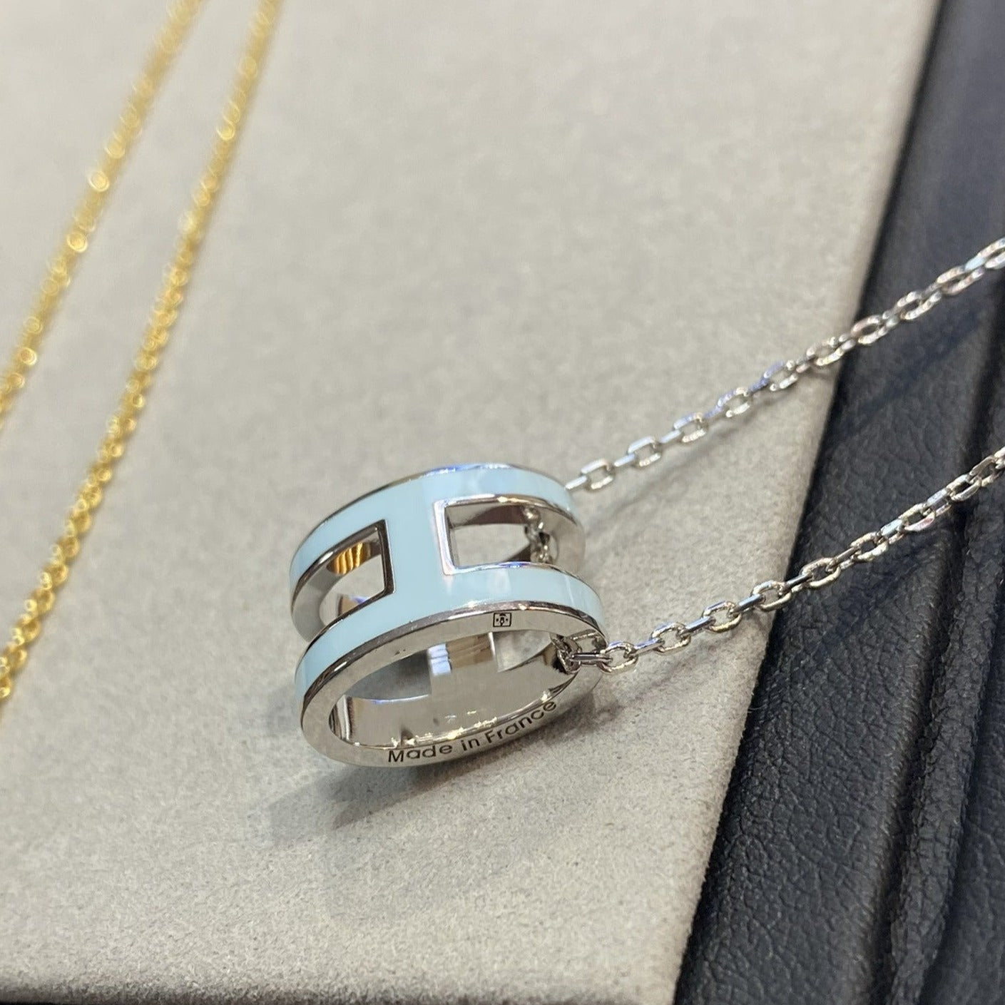 [Clover-Jewelry]POP H LIGHT BLUE NECKLACE