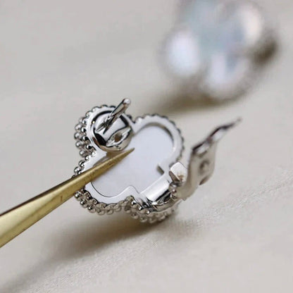 [Clover-Jewelry]CLOVER MEDIUM 1 MOTIFS  WHITE MOP EARRINGS SILVER