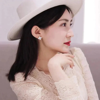 [Clover-Jewelry]CLOVER MEDIUM 1 MOTIFS  WHITE MOP STUD EARRINGS