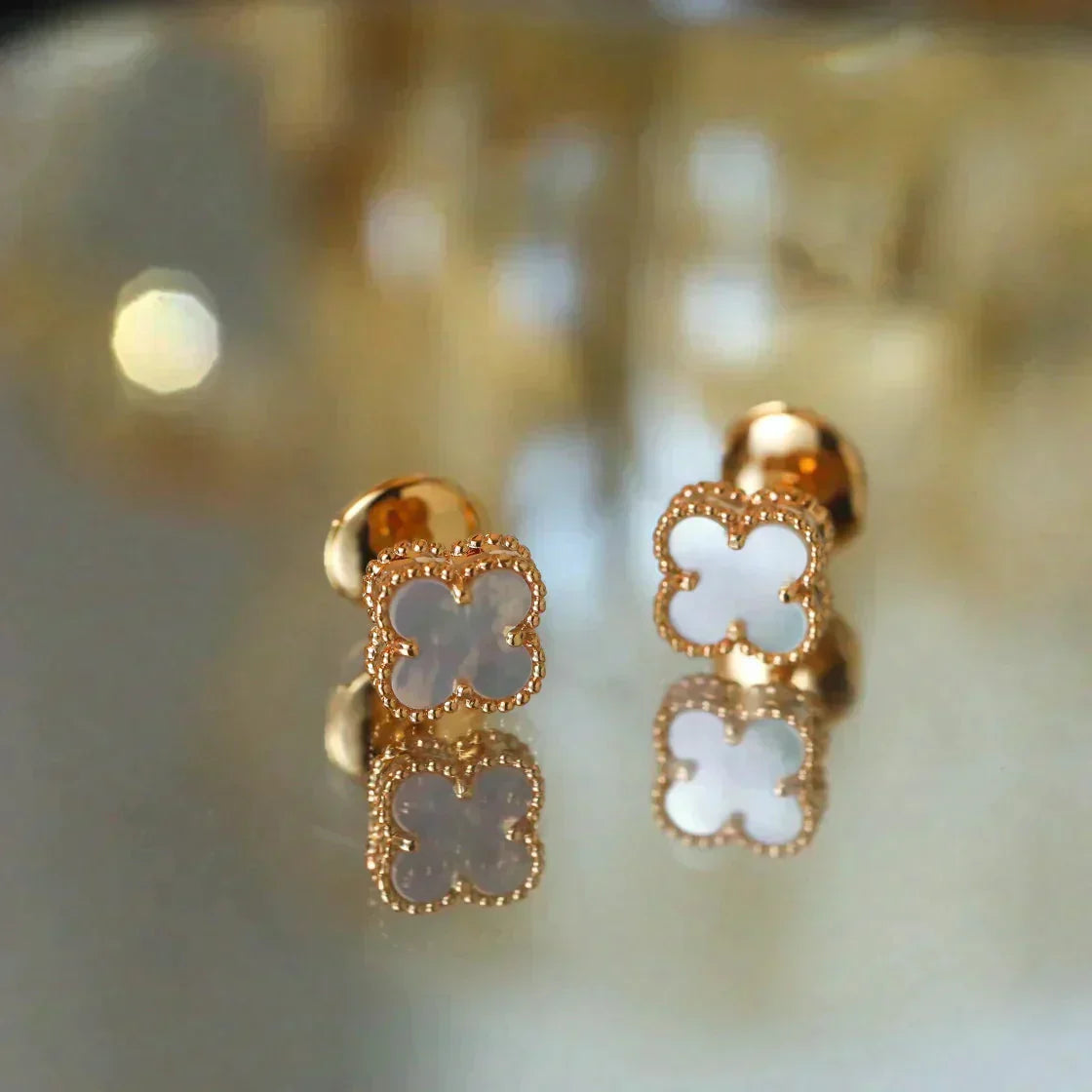 [Clover-Jewelry]CLOVER MINI 9.5MM WHITE MOP EARRINGS