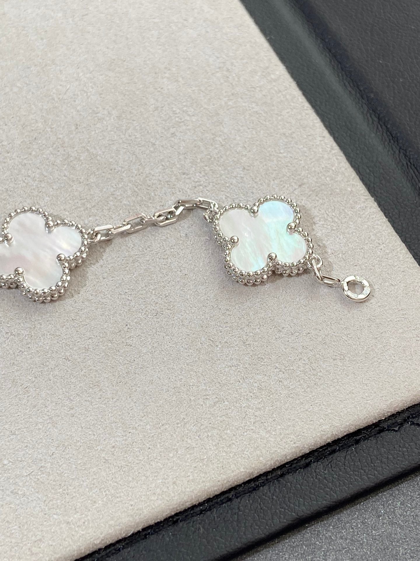 [Clover-Jewelry]CLOVER SILVER MOP 5 MOTIF BRACELET