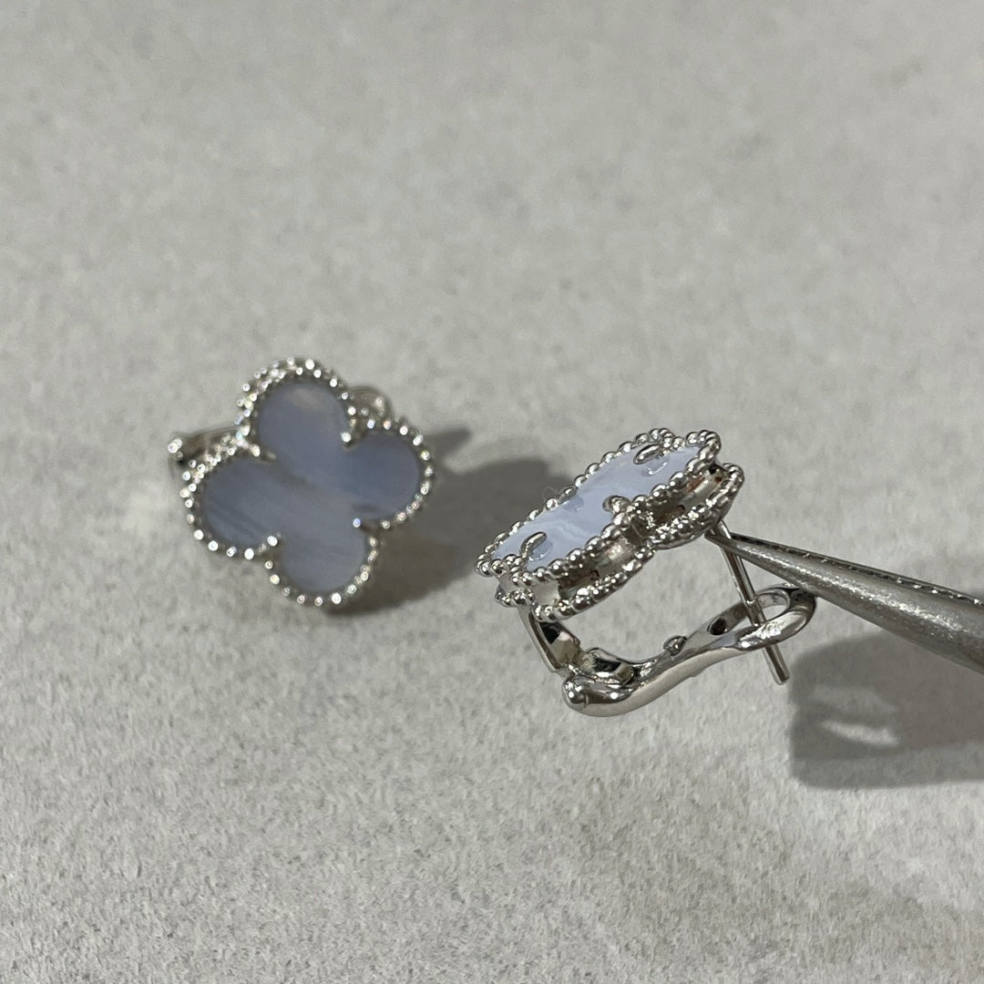 [Clover-Jewelry]CLOVER CHALCEDONY SILVER STUD EARRINGS