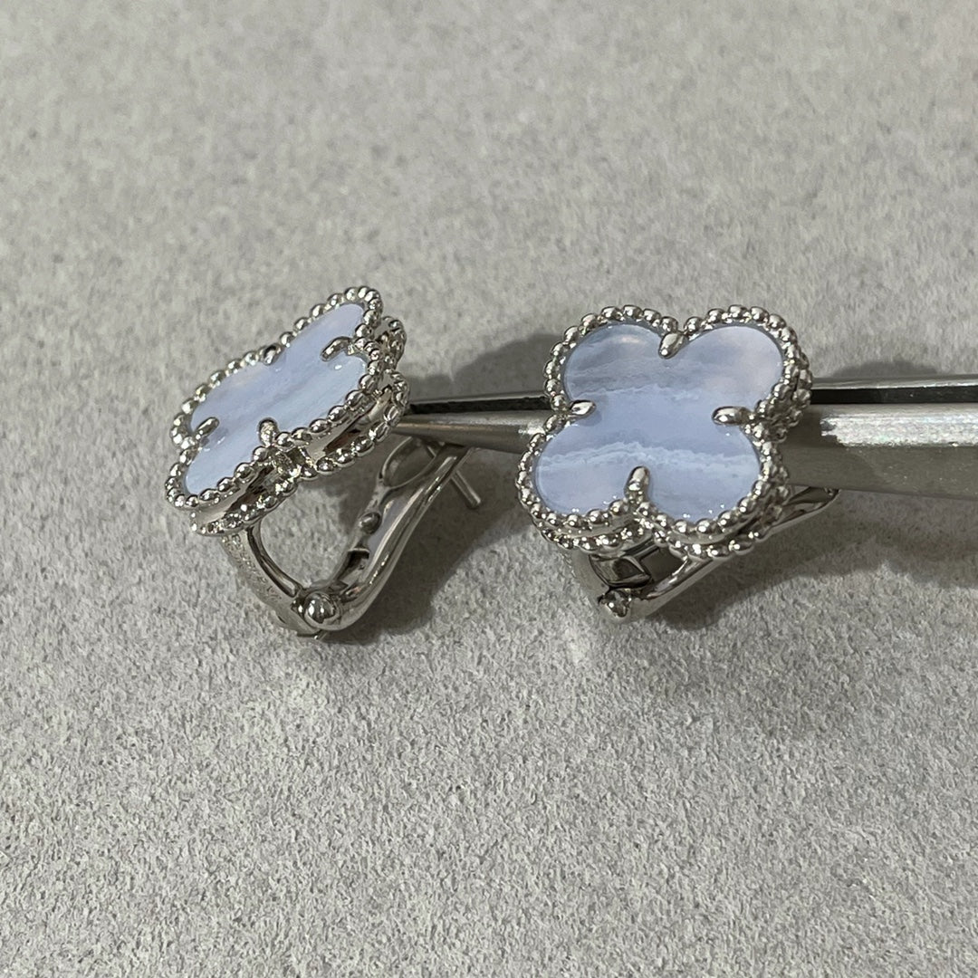 [Clover-Jewelry]CLOVER CHALCEDONY SILVER STUD EARRINGS