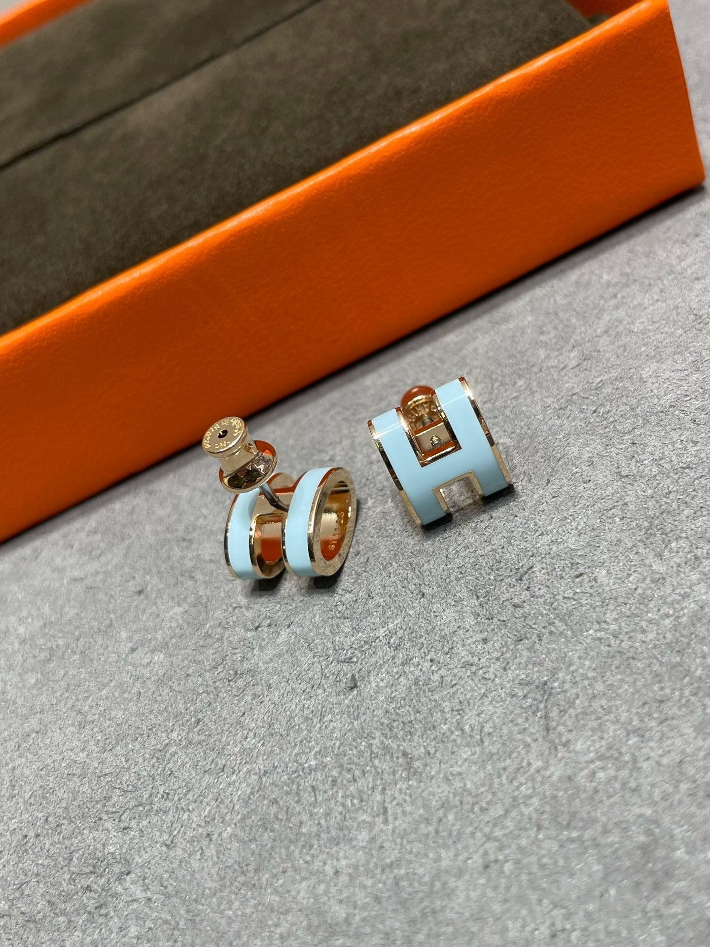 [Clover-Jewelry]POP H SKY BLUE STUD EARRINGS