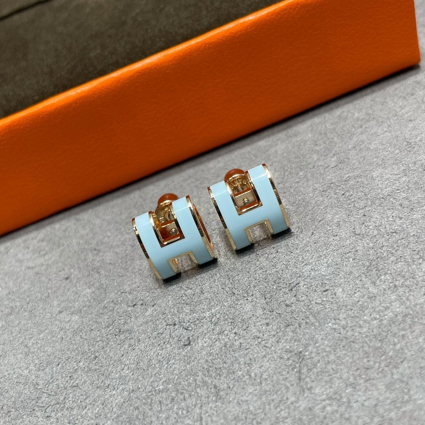 [Clover-Jewelry]POP H SKY BLUE STUD EARRINGS