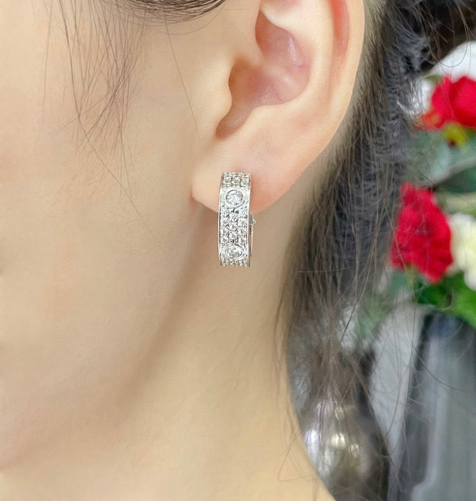 [Clover-Jewelry]LOVE 5.5MM DIAMOND PAVED EARRINGS