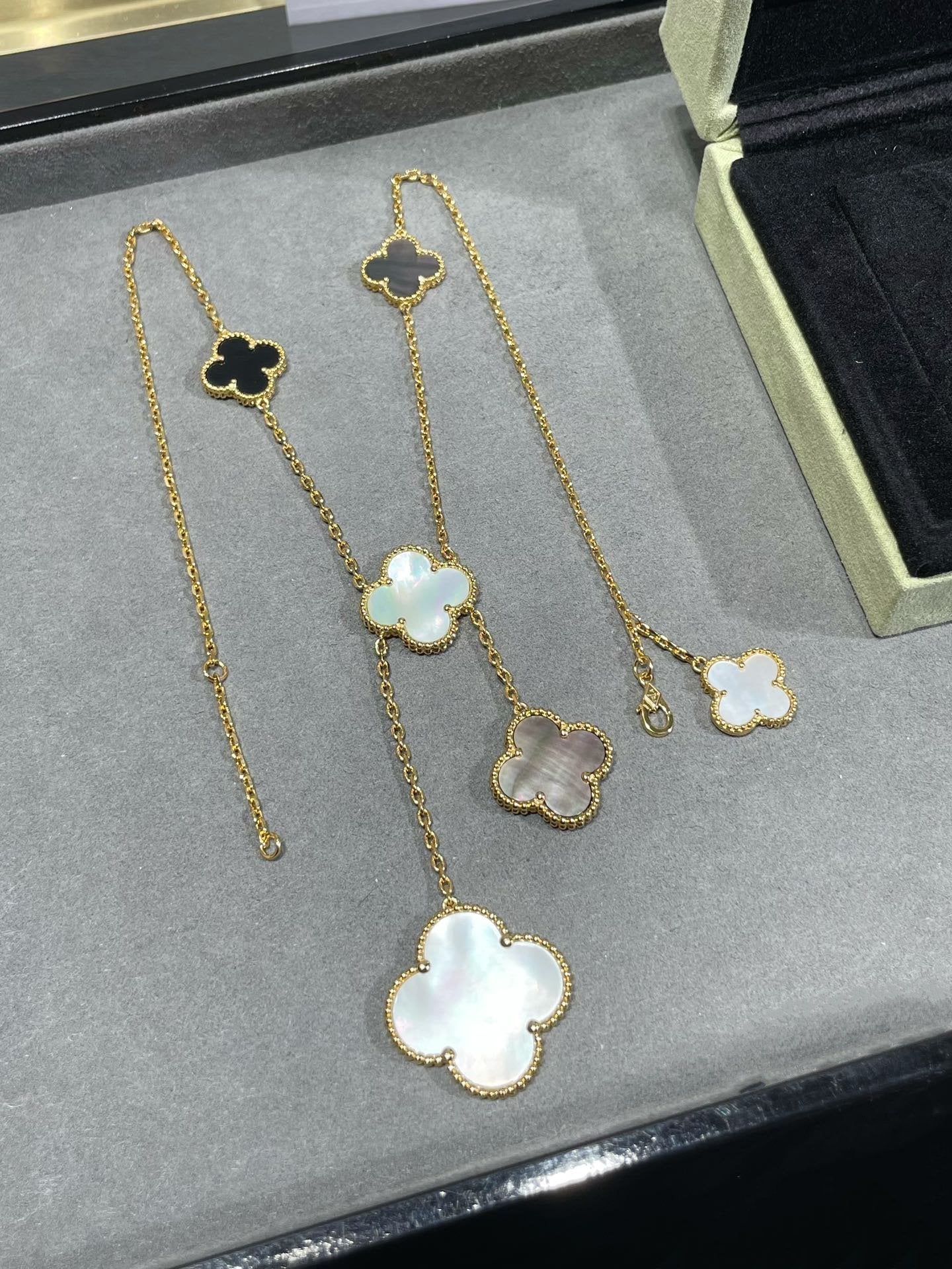 [Clover-Jewelry]CLOVER 6 MOTIF MOP ONYX GOLD NECKLACE