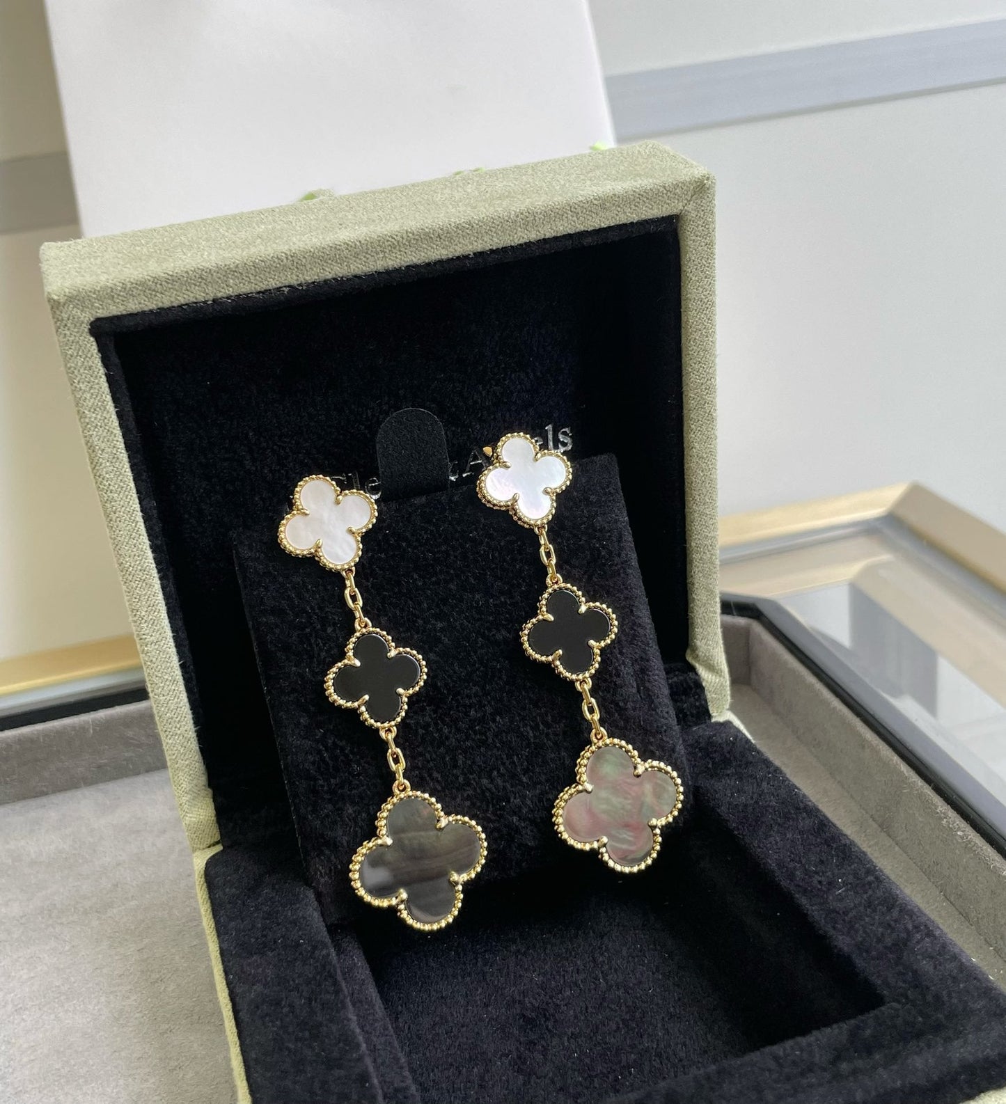 [Clover-Jewelry]CLOVER 3 MOTIF MOP ONYX DARK MOP PINK GOLD EARRINGS