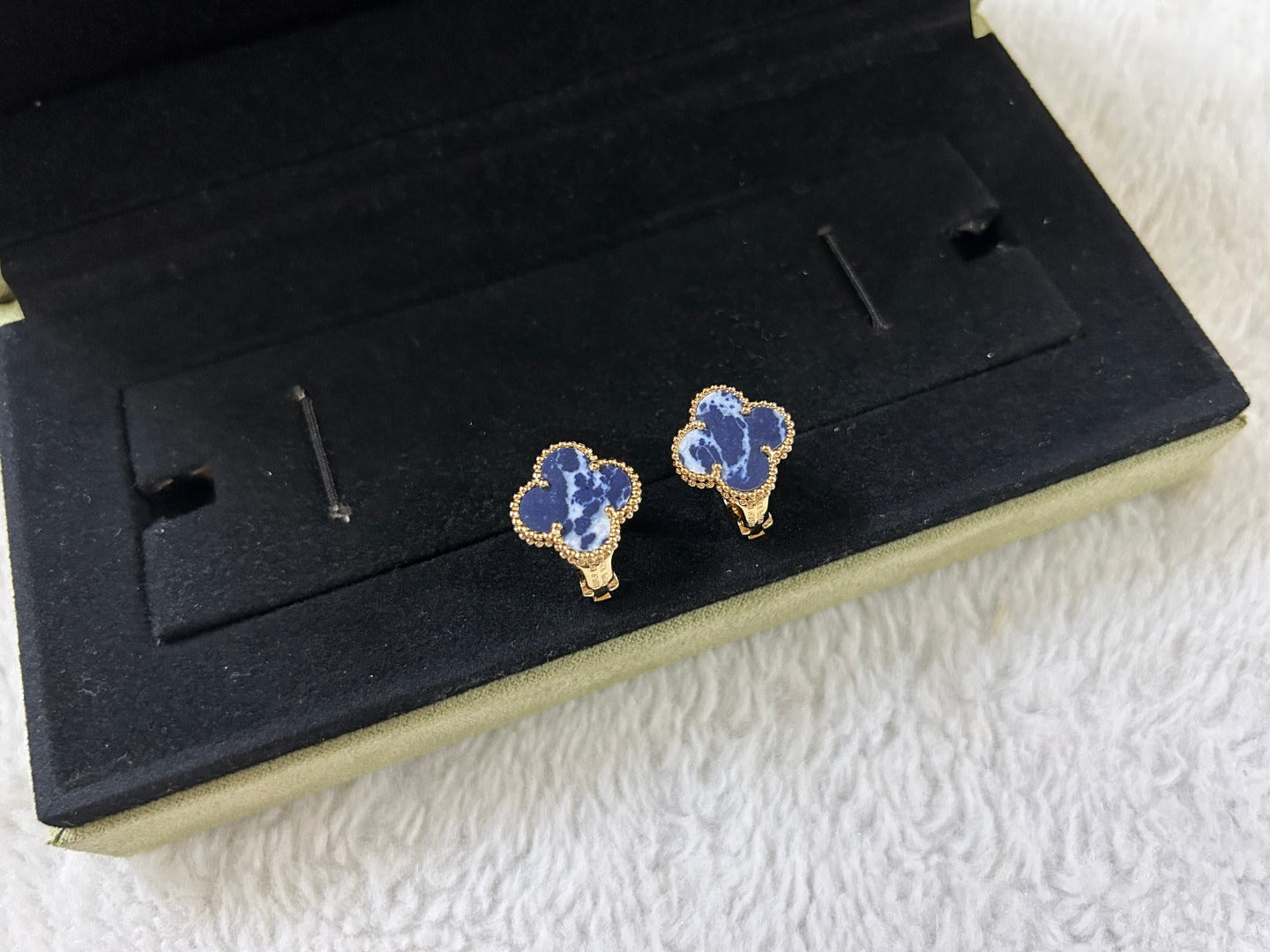 [Clover-Jewelry]CLOVER PIETERSITE MEDIUM STUD EARRINGS