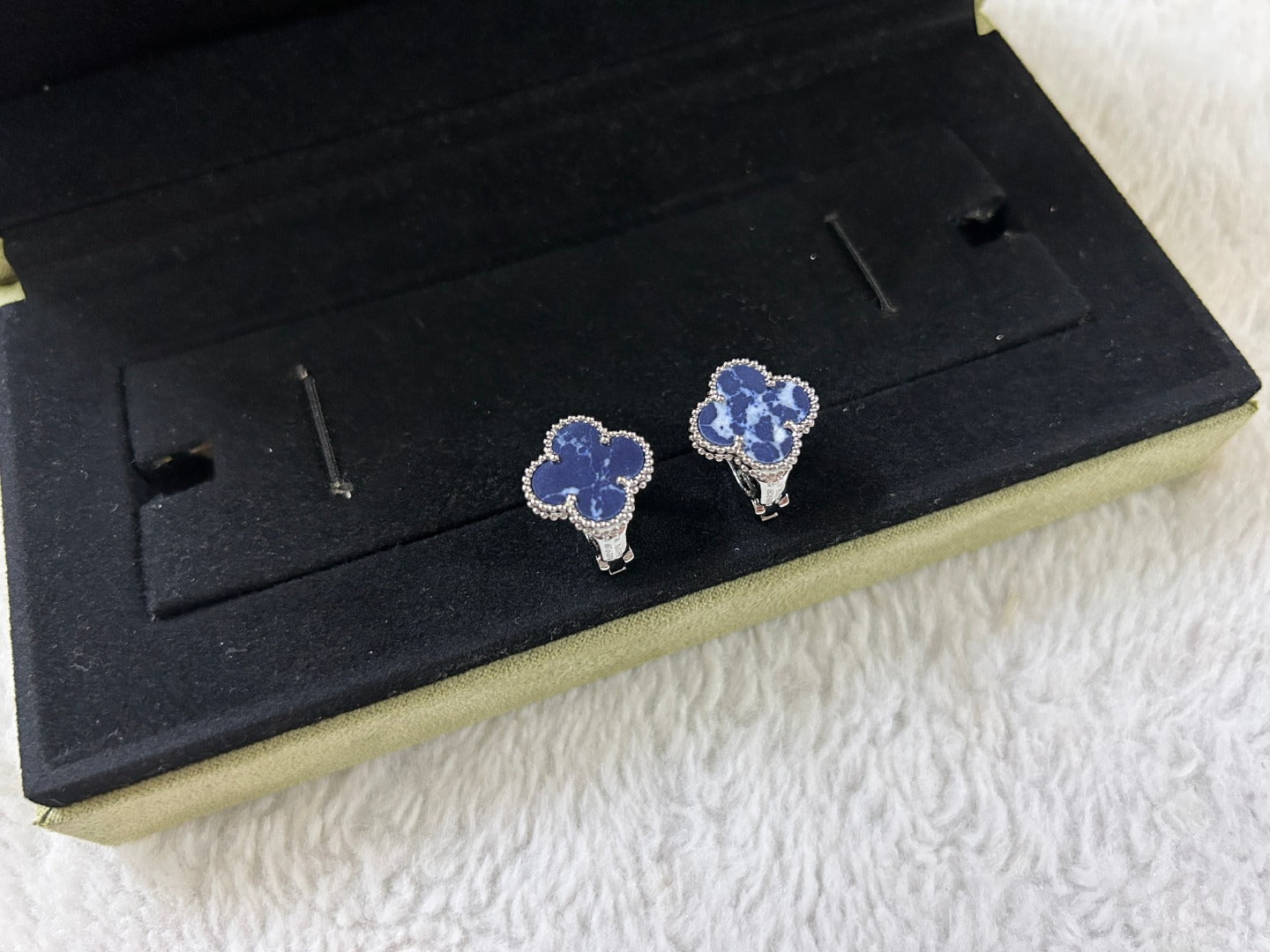 [Clover-Jewelry]CLOVER PIETERSITE MEDIUM STUD EARRINGS