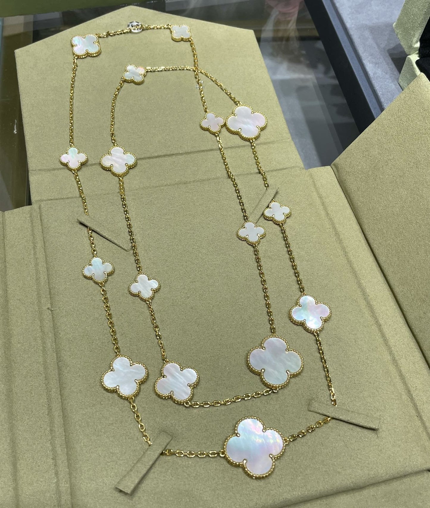 [Clover-Jewelry]CLOVER 16 MOTIF WHITE MOP GOLD NECKLACE