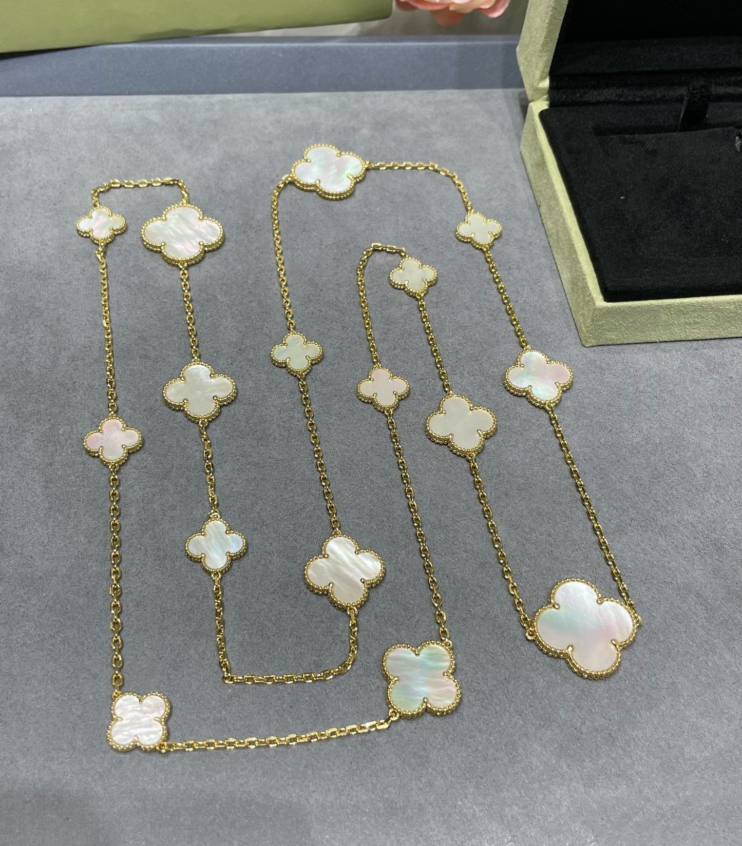 [Clover-Jewelry]CLOVER 16 MOTIF WHITE MOP GOLD NECKLACE