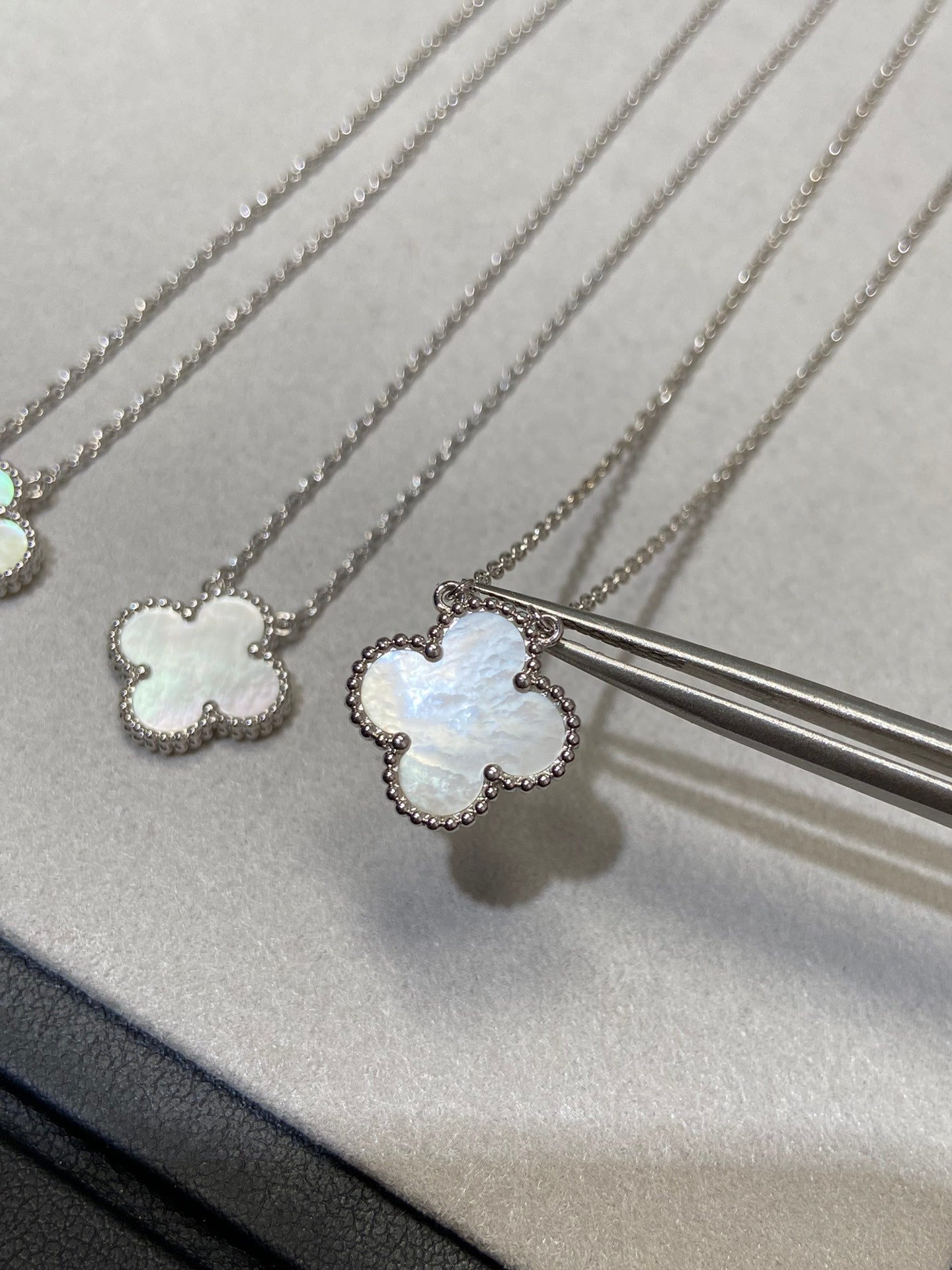 [Clover-Jewelry]CLOVER MEDIUM SILVER WHITE MOP NECKLACE