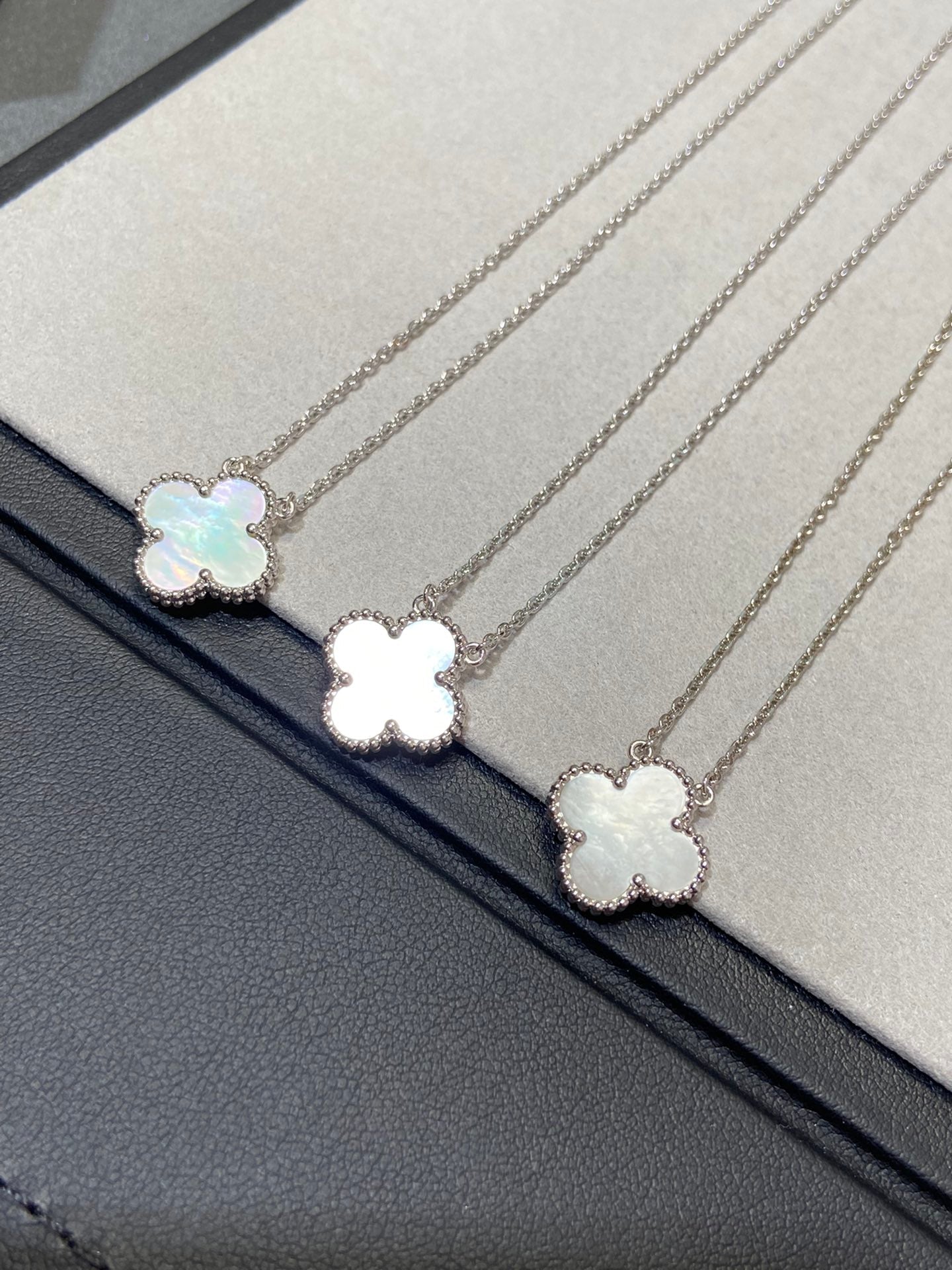 [Clover-Jewelry]CLOVER MEDIUM SILVER WHITE MOP NECKLACE