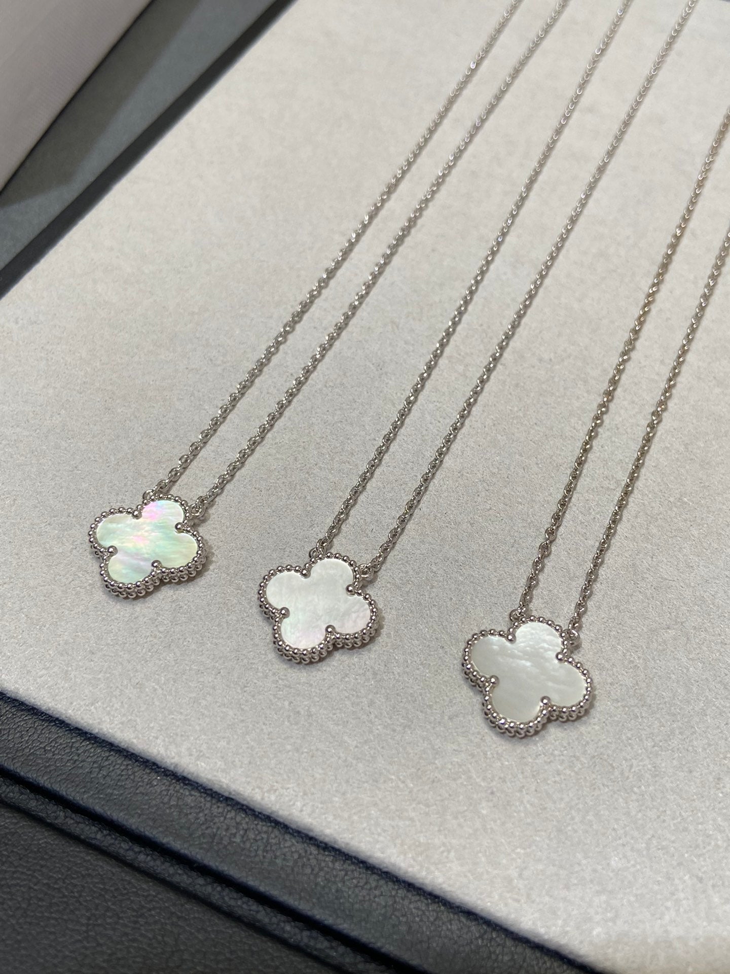 [Clover-Jewelry]CLOVER MEDIUM SILVER WHITE MOP NECKLACE