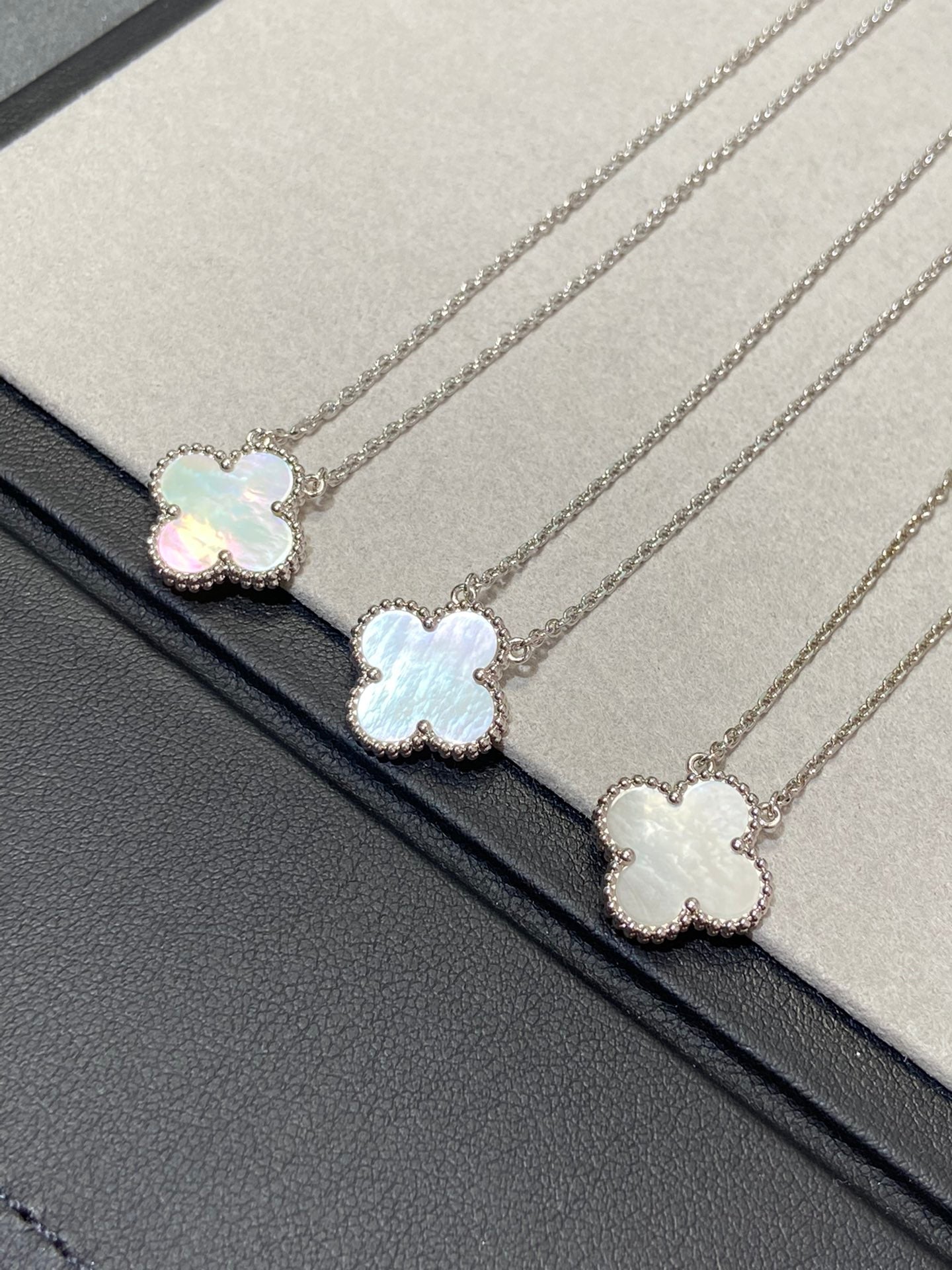 [Clover-Jewelry]CLOVER MEDIUM SILVER WHITE MOP NECKLACE