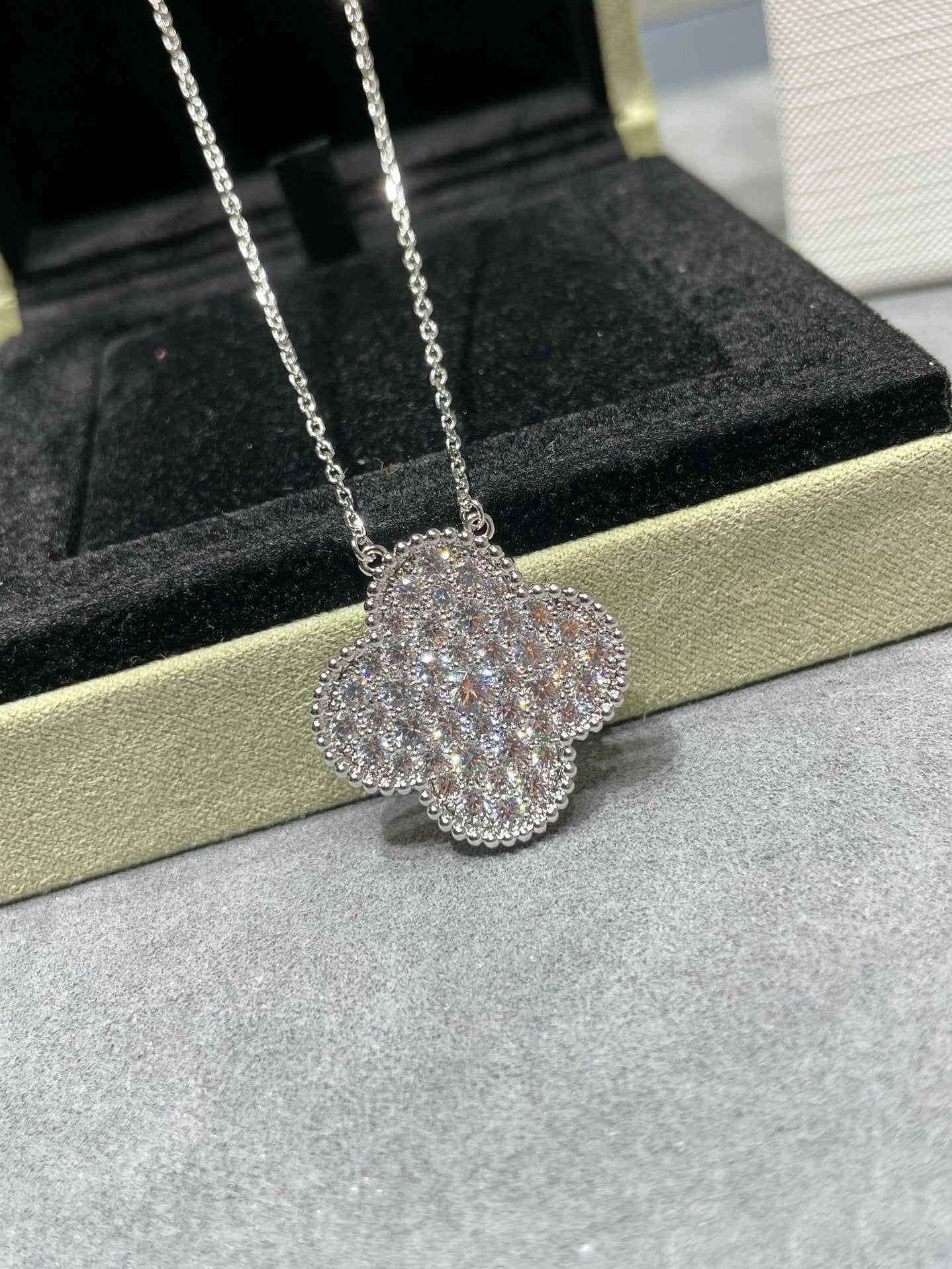 [Clover-Jewelry]CLOVER 25MM LARGE PENDANT DIAMOND PAVED SILVER NECKLACE