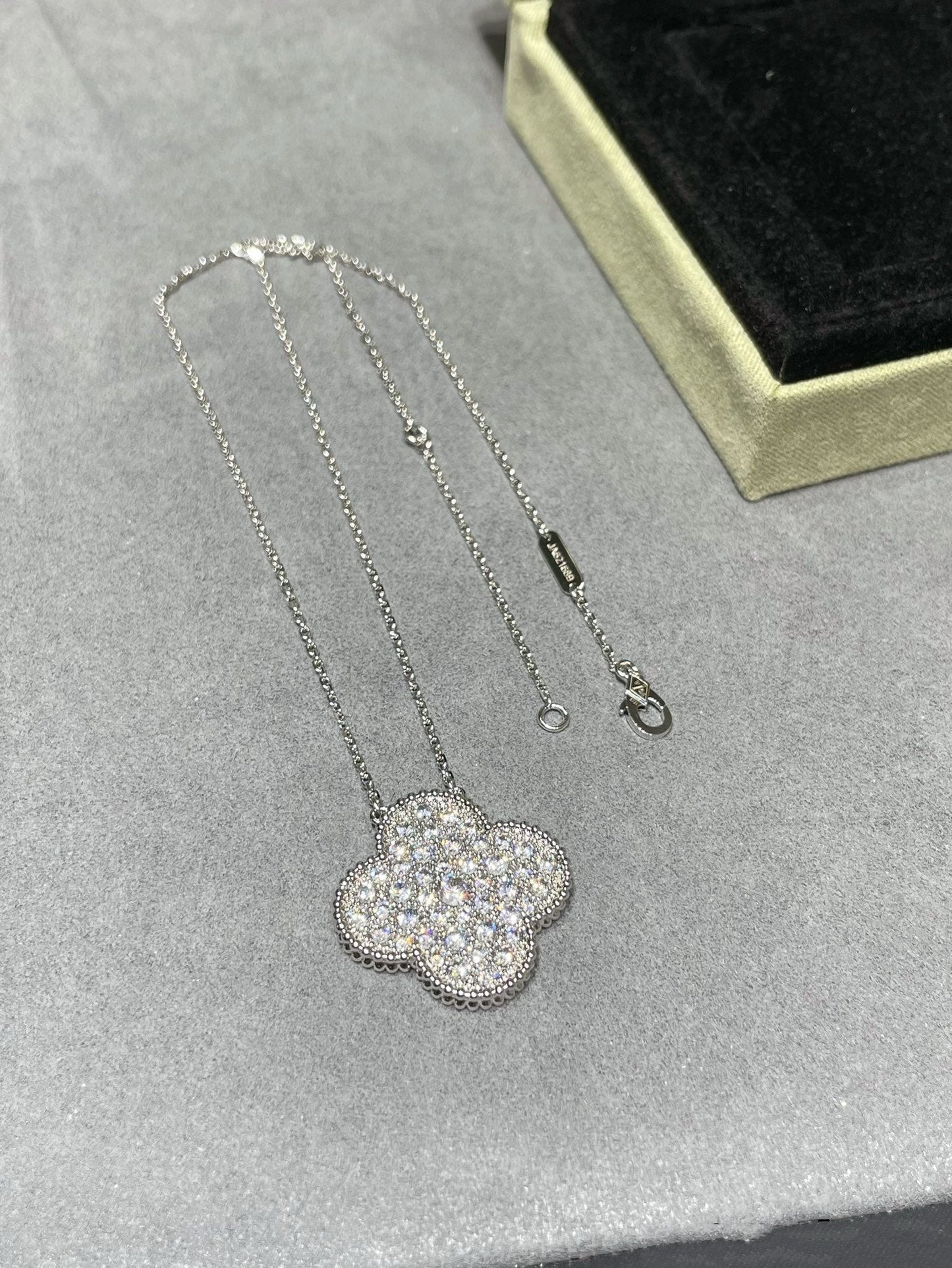 [Clover-Jewelry]CLOVER 25MM LARGE PENDANT DIAMOND PAVED SILVER NECKLACE