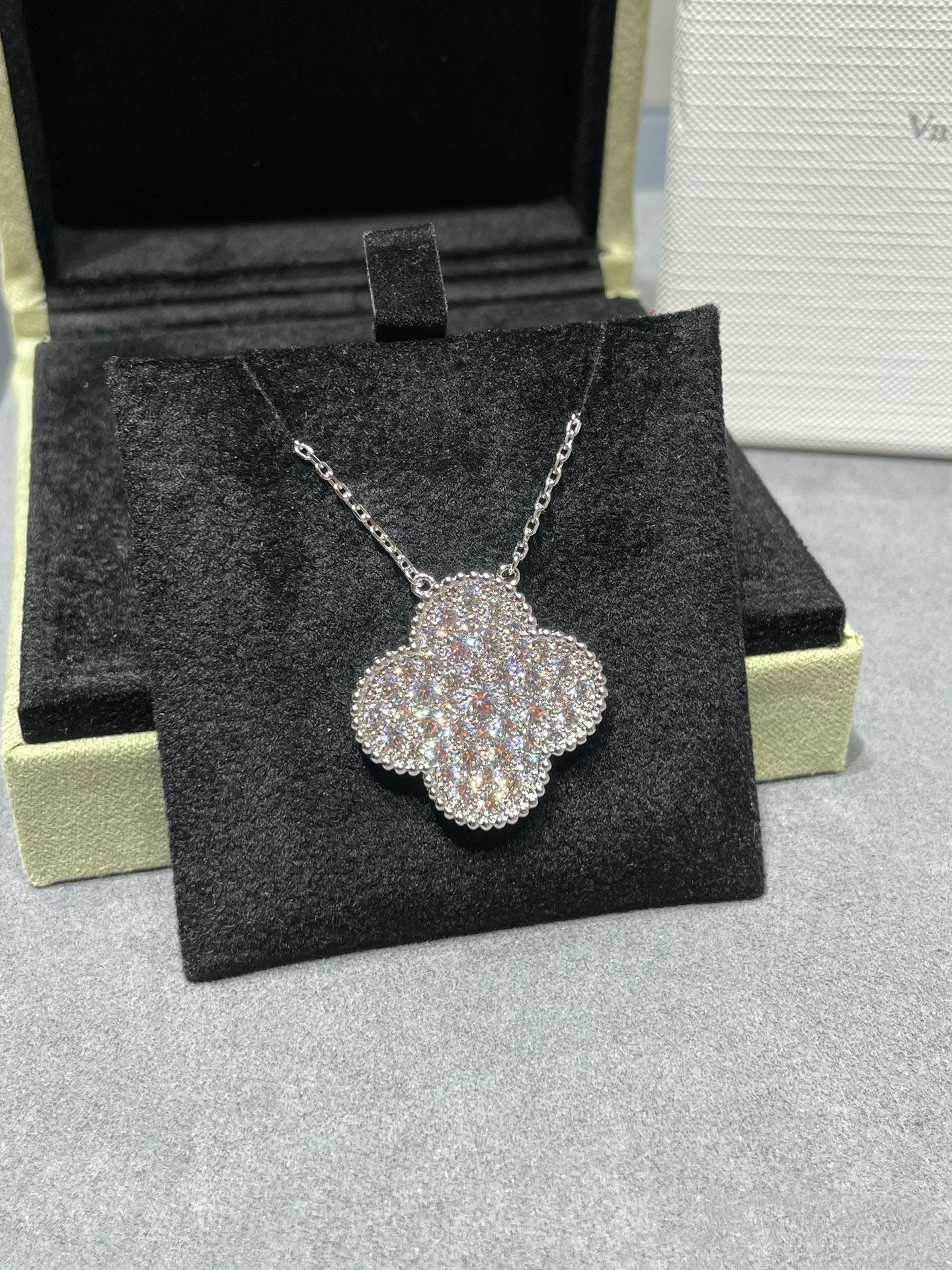 [Clover-Jewelry]CLOVER 25MM LARGE PENDANT DIAMOND PAVED SILVER NECKLACE