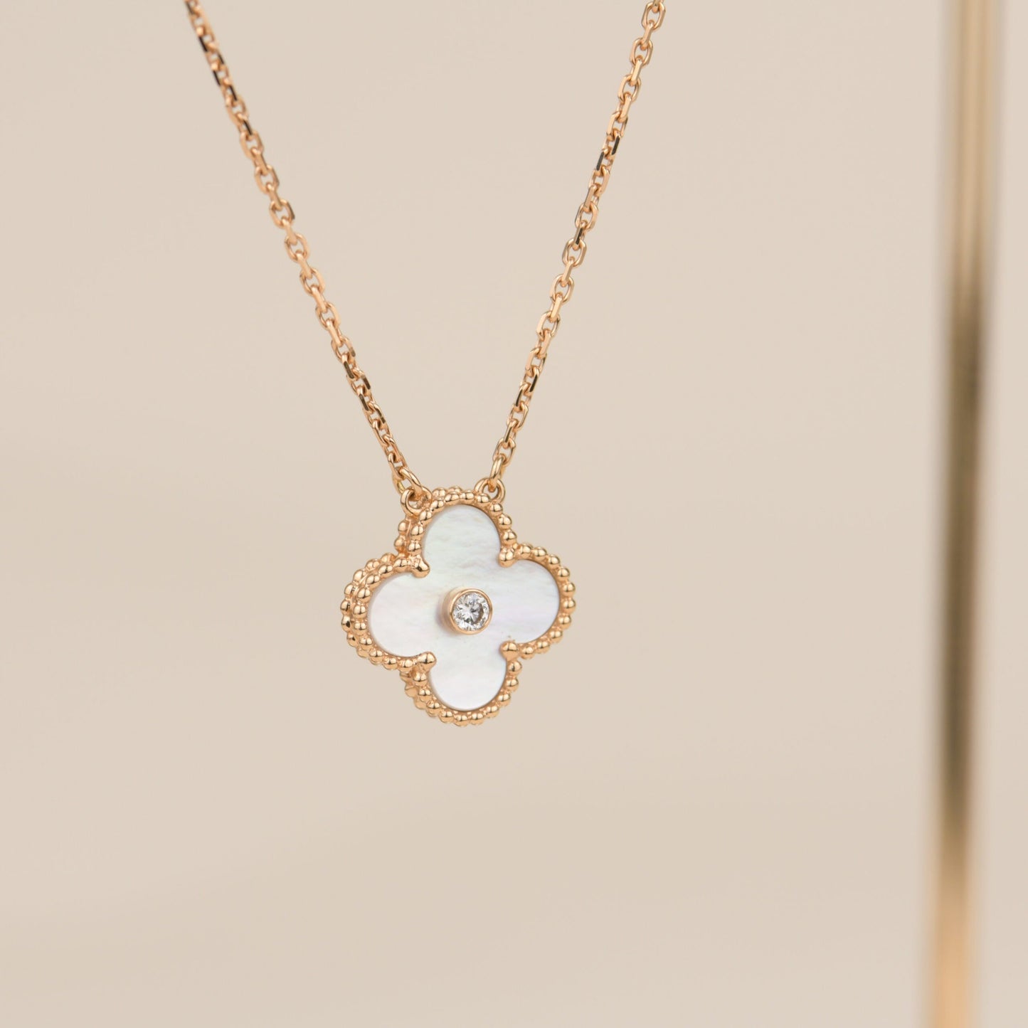 [Clover-Jewelry]CLOVER 15MM DIAMOND WHITE FRITILLARIA NECKLACE