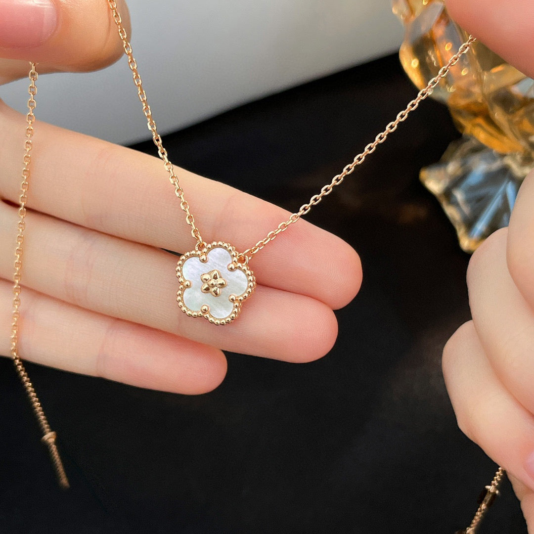 [Clover-Jewelry]LUCKY  WHITE MOP  PLUM BLOSSOM NECKLACE