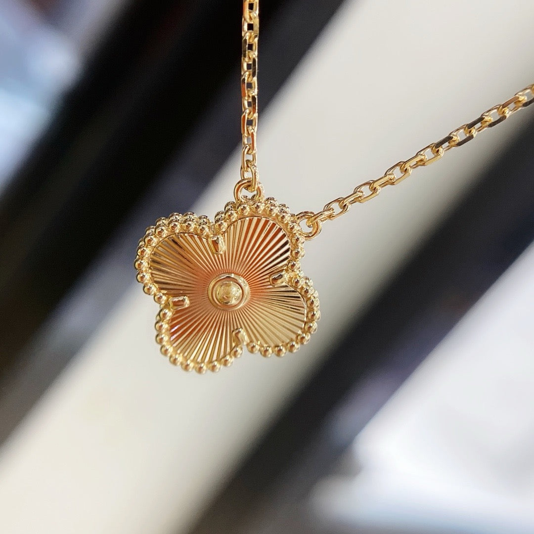 [Clover-Jewelry]CLOVER 15MM LASER NECKLACE