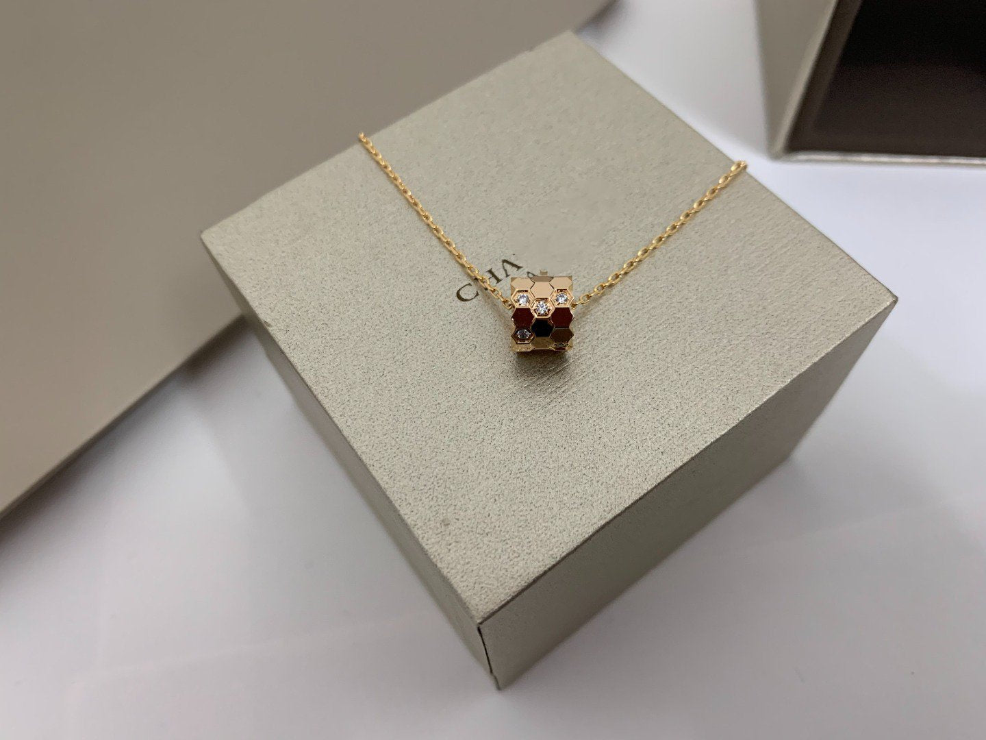 [Clover-Jewelry]BEE LOVE DIAMOND NECKLACE