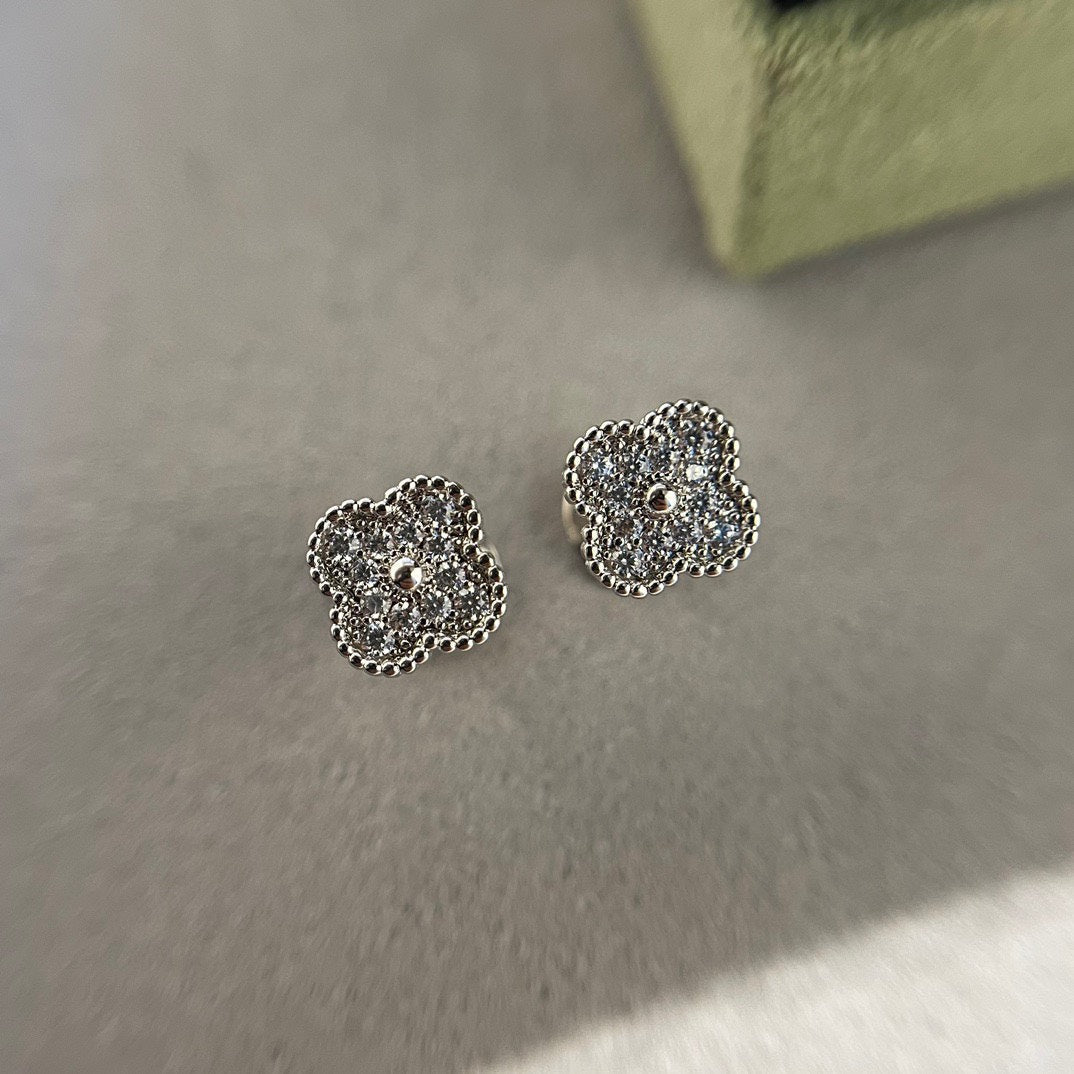 [Clover-Jewelry]CLOVER MINI DIAMOND STUD EARRINGS